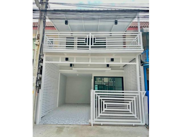 AIR-221 หมู่บ้านไอยรา ถนนเมน บ้านอยู่ต้นซอยหลังที่2 แถมเฟอร์นิเจอ