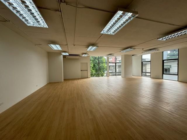 พื้นที่สำนักงานออฟฟิศหรือร้านค้า 120 ตารางเมตร ซอยนราธิวาส7