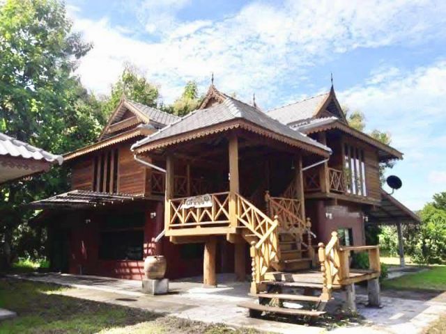 ขายที่ดิน 10ไร่ แถมบ้าน 2 หลังอย่างใหญ่