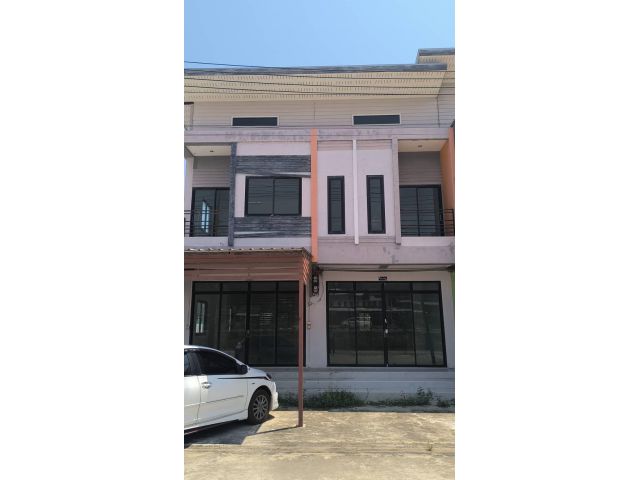 ขายตึกแถว ขนาด 20 ตร.วา ทำเลทอง ติดถนนใหญ่ ใกล้อุทยานราชภักดิ์