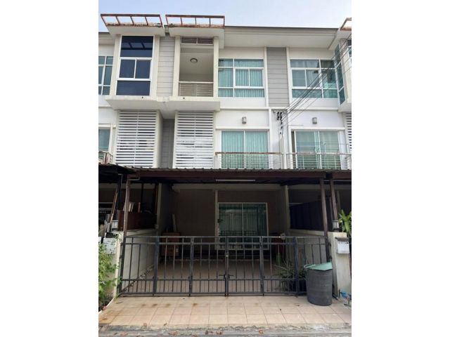ให้เช่าทาวน์โฮม 3 ชั้น เดอะ เมโทร พระราม 9 ถนนคู่ขนานมอเตอร์เวย์