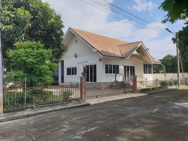 ขายบ้านพร้อมที่ดินสันทรายน้อยสันทรายโฉนดพร้อมโอน