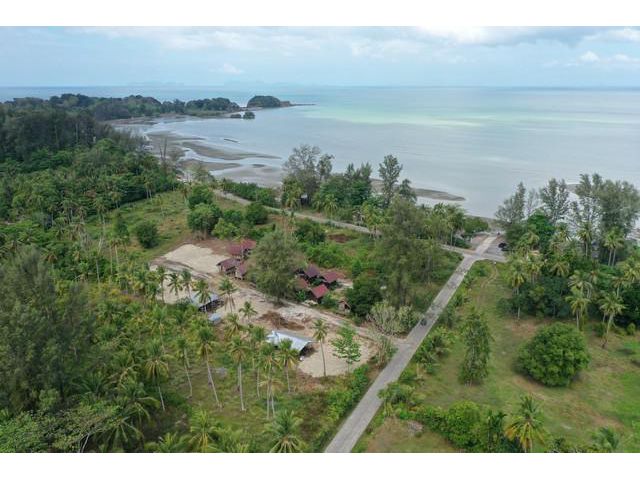 ที่ดินสร้างรีสอร์ท 4 ไร่ เกาะลันตา  ติดหาดสาธารณะ 100 ม.  35 ล้าน