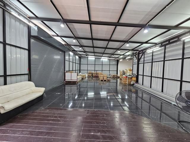 WAN6816 ให้เช่าบ้านพร้อมโกดัง  มีสำนักงาน ที่พักคนงาน เหมาะทำธุรกิจ หรือเก็บสินค้า ถนนสวนผัก ตลิ่งชัน