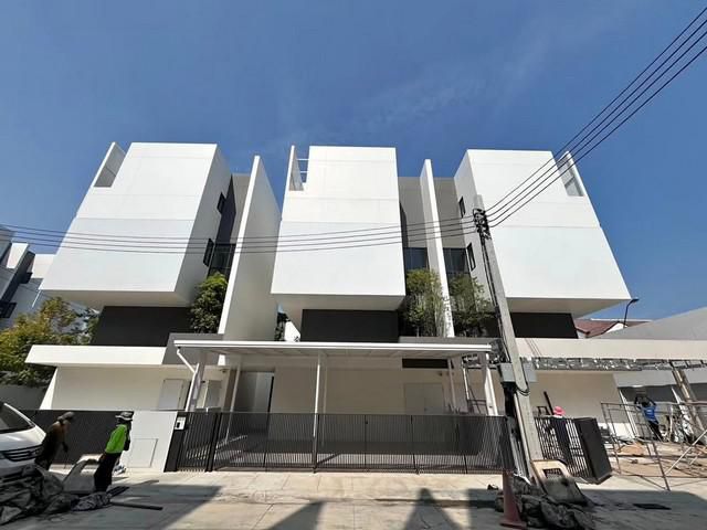 ให้เช่าบ้านแฝด 3.5 ชั้น โครงการ ARKIN VIBHAVADI (อาคิน วิภาวดี84)