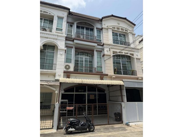 B946 ให้เช่าทาวน์โฮม ซอยบ้านกลางเมือง โชคชัย4 ถนนโชคชัย4