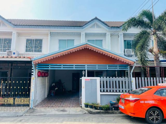 ขายทาวเฮาส์ 2 ชั้น 22.5 ตร.ว. ซอย 8 หมู่บ้านสินทวีเทียนทะเล2 ใกล้เซ็นทรัลพระราม2