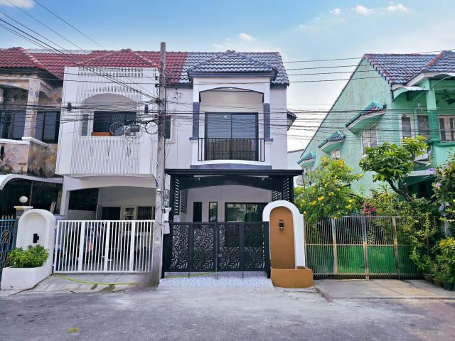 ขาย ทาวน์เฮ้าส์ จินดาทาวน์ คู้บอน 27 แยก 58 หลังมุม ตกแต่งใหม่ บางเขน