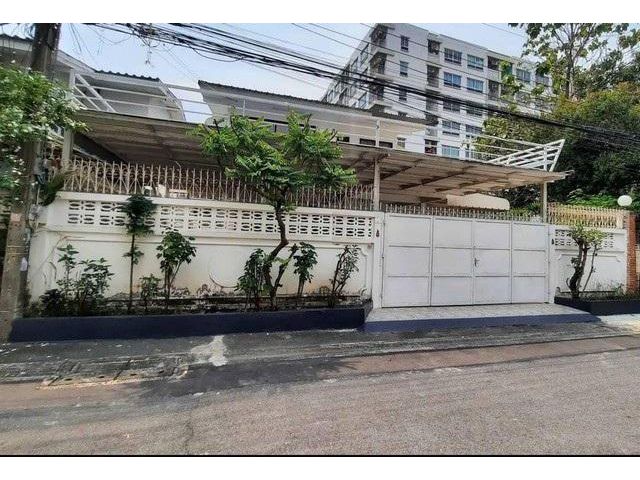 ให้เช่าบ้าน 77 ตรว. หมู่บ้านอยู่เจริญ 542  ประชาราษฎร์บำเพ็ญ 24