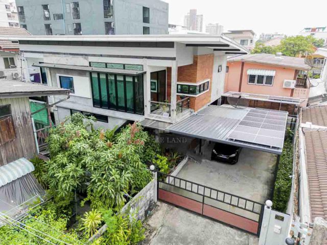 บ้านเดี่ยว 2 ชั้น ซอย สุนทรศิริ ประชาราษฎร์บำเพ็ญ ใกล้ MRT ห้วยขว