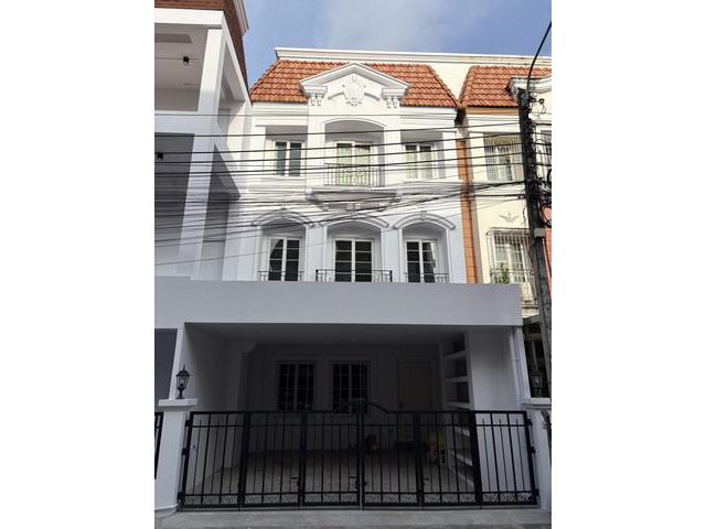 หมู่บ้าน Urban Sathorn ( Bolero zone )ติดถนนใหญ่ ราชพฤกษ์