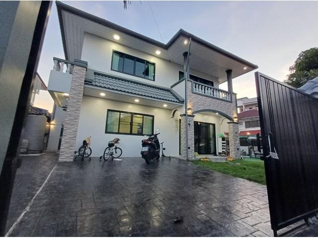 ให้เช่าบ้านเดี่ยว รีโนเวทใหม่ หมู่บ้านฐานทอง เฉลิมพระเกียรติ ร.9