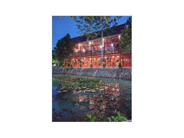 ขายบ้านเรือนไทย หลังใหญ่ เนื้อที่ 7-3-70 ไร่ ต.หมอนนาง อ.พนัสนิคม จ.ชลบุรี