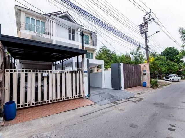 ขาย ทาวน์โฮม 3 ชั้น รัชดาภิเษก36 รีโนเวทใหม่ ใกล้รถไฟฟ้า 3 สาย พร้อมเข้าอยู่