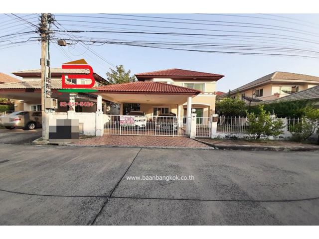 บ้านเดี่ยว หมู่บ้าน ชวนชื่น วัชรพล (ซอยรามอินทรา 65 แยก 8) เนื้อที่ 60.8 ตรว. ใกล้แฟชั่นไอส์แลนด์ ถนนรามอินทรา แขวงท่าแร้ง เขตบางเขน จ.กรุงเทพฯ