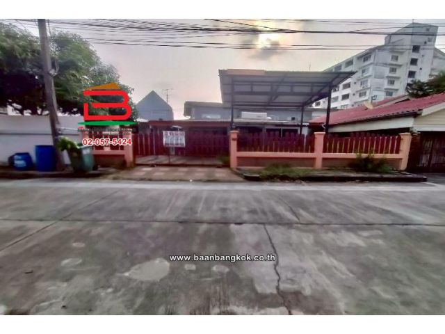 บ้านเดี่ยว หมู่บ้านศรีรับสุข ซอยวิภาวดีรังสิต 62 แยก 4 เนื้อที่ 59.2 ตรว. ถนนวิภาวดีรังสิต เขตบางเขน
