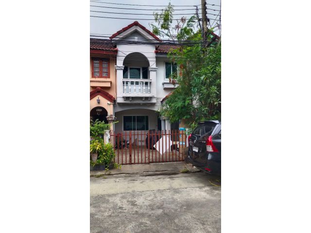 ขายบ้านหมู่บ้านพิมพ์ลาดพร้าว101 ใกล้รถไฟฟ้าสายสีเหลือง