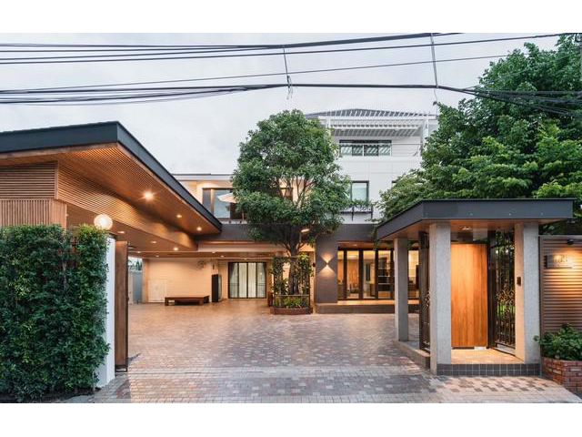 ขายบ้านเดี่ยว3ชั้น295ตร.ว.ย่านรามอินทราวัชรพลเลียบด่วนพร้อมสระว่า