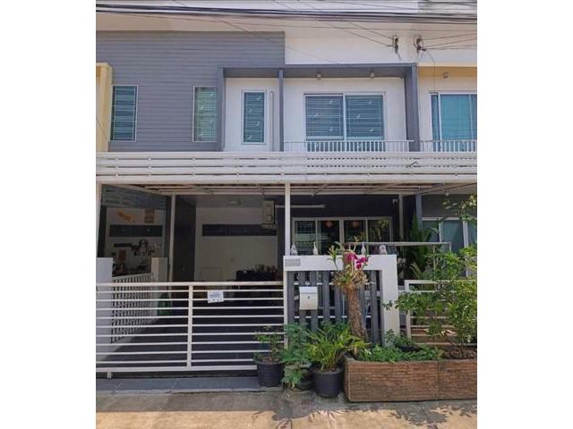 ขายด่วนทาวน์โฮมรีโนเวทใหม่พร้อมเข้าอยู่ โครงการเดอะคอนเนคเกษตร-นวมินทร์