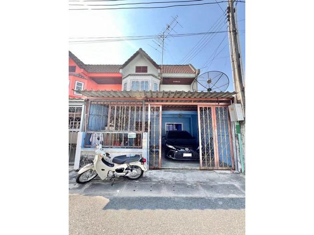 ขายทาวน์เฮ้าส์ ศรีสุข (บ้านบึง) ขนาด 20 ตร.วา 2 ชั้น
