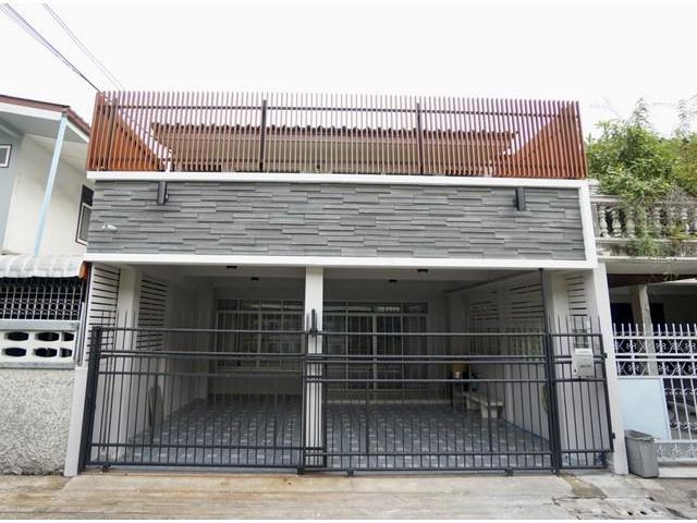 ทาวน์เฮ้าส์ 3ชั้น หมู่บ้านอยู่เจริญ ใจกลางเมือง รัชดา สุทธิสาร