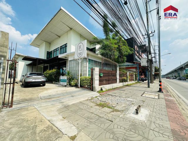 ขายสำนักงาน 2 ชั้น เนื้อที่ 186.6 ตรว. มีโกดังด้านหลัง ติดถนนรามอินทรา เขตบางเขน
