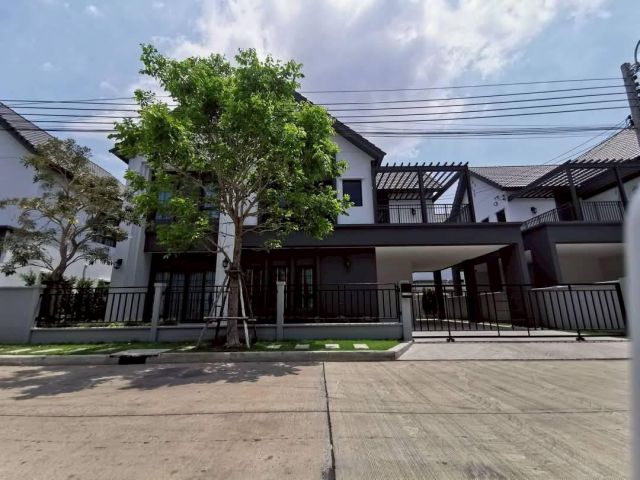 ให้เช่าบ้านเดี่ยวหมู่บ้าน เซนโทรบางนา บ้านไซส์ใหญ่พื้นที่เยอะพร้อมอยู่ (N.1648)
