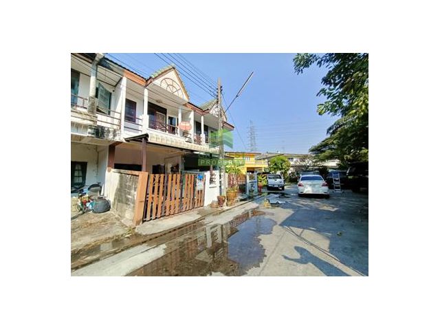 ขายทาวน์เฮ้าส์ 2 ชั้น หมู่บ้านสุธาวี เทพารักษ์ เนื้อที่ 16 ตร.ว หันทิศใต้ ทำเลทอง เดินทางสะดวก ราคาไม่แพง
