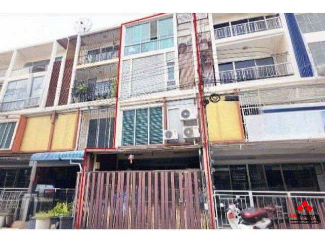 ขายทาวน์เฮ้า 3.5 ชั้น เนื้อที่19.4 ตร.ว. หมู่บ้านปรัชญาบิซ โฮม อ่อนนุช