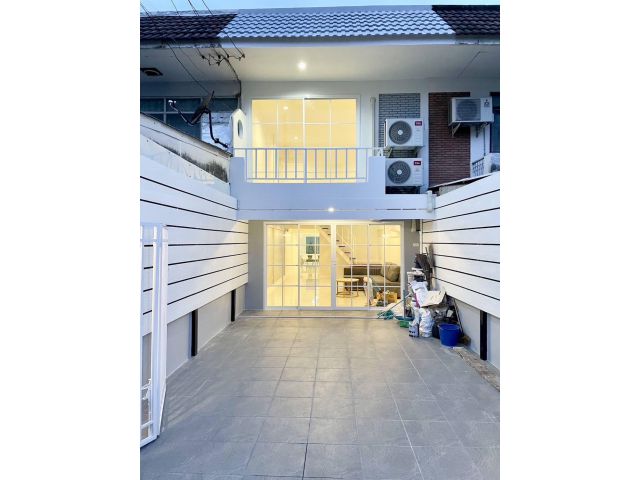 ขายทาวน์เฮ้าส์ 2 ชั้น รีโนเวทใหม่ ใกล้รถไฟฟ้าสายสีเหลือง สถานีมหาดไทย - 00069