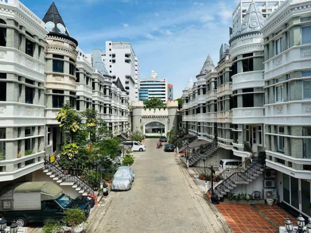 ให้เช่า/Rent Townhome 33 ตร.วา  (สุขุมวิท 31) สัญญาบริษัทได้ - รหัส HP2206U660