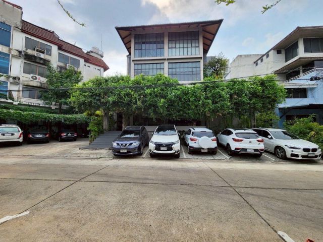 ขาย ออฟฟิศ 4 ชั้น ทำเลทองใจกลาง ทาวน์อินทาวน์ 131 ตร.วา ตอบโจทย์ทุกธุรกิจสายครีเอทีฟ