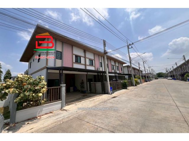 ทาวน์เฮาส์ หมู่บ้าน ภัทรไพรเวท 2 เฟส 3 เนื้อที่ 26.2 ตรว. ถนน ปทุมธานี-สามโคก-เสนา ต.สามโคก อ.สามโคก จ.ปทุมธานี