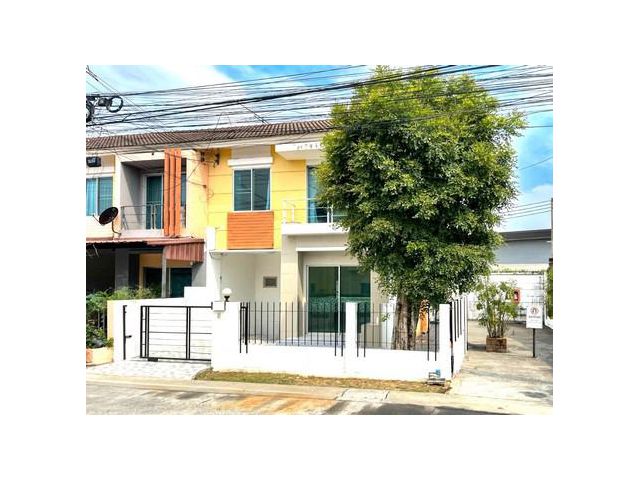 บ้านสวย ราคาถูก!!! ทาวน์โฮม 2 ชั้น หมู่บ้านวิสต้า อเวนิว วัชรพล  พื้นที่ 29.4 ตรว. 3 ห้องนอน 2 ห้องน้ำ ทำเลดี