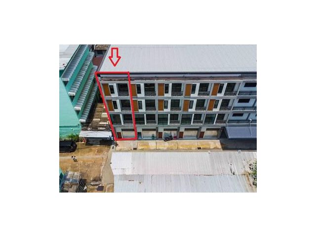 ขายตึกแถว 4  ชั้น 18 ตรว. หลังมุม ในซอย จรัญสนิทวงศ์ 49 ทำเลดี