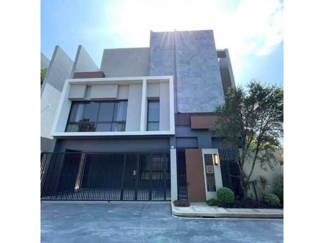 บ้านเดี่ยว 3ชั้น โครงการ Bugaan krungthep kreetha หรูทันสมัย มีลิ