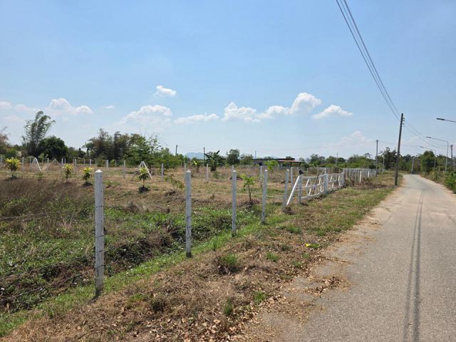 ที่ดินเนื้อที่ 1ไร่ 1งาน 58ตรว. พร้อมบ่อเลี้ยงปลา ที่ดินถมให้แล้ว น้ำประปาไฟฟ้าพร้อม โฉนดครุฑแดง