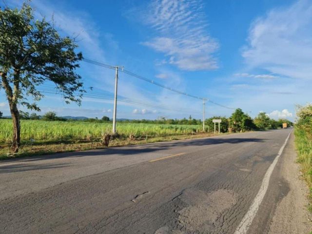 ที่ดินติดถนนสายหลัก 3357 เนื้อที่ 5ไร่ โฉนดครุฑแดง  ไฟฟ้าพร้อม  ️