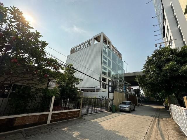 P550 ให้เช่า อาคาร สำนักงานสร้างใหม่ มีลิฟท์โดยสาร ย่านพระราม9