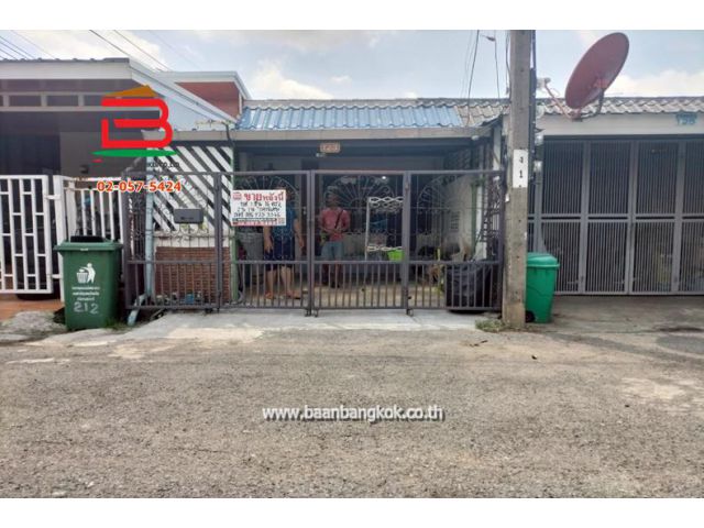ทาวน์เฮาส์ หมู่บ้าน อยู่สบาย ซอยกรุงเทพ-กรีฑา 8 แยก 3 เนื้อที่ 16 ตรว. ถนนกรุงเทพ-กรีฑา เขตบางกะปิ