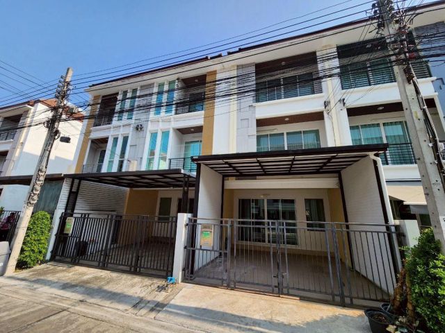 ขาย ทาวน์โฮม 3 ชั้น บ้านกลางเมือง ลาดพร้าว 87 ใกล้ Central EastVille