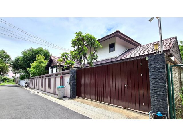 ขายบ้านเดี่ยว 2 ชั้น ซอยลาดพร้าว 42 ห่างจากรถไฟฟ้าเพียง 500 เมตร