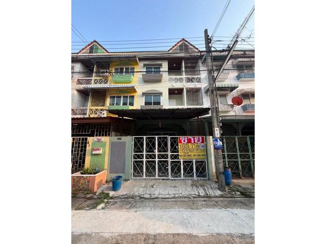 ขายทาวน์เฮาส์รีโนเวทใหม่  3 ชั้น     ม.รัชดาสวนธน  ซอยประชาอุทิศ