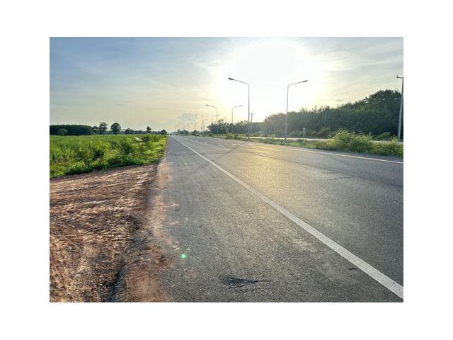 ด่วนขายที่ดินเปล่าทำเลทองและดีเยี่ยม!อยู่ในแหล่งชุมชนใกล้สี่แยกไฟแดง รง น้ำตาลที่ดิน 4 ไร 1 งาน ไร่ละ 850,000