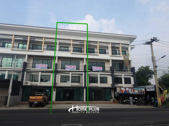 ทาวน์โฮม 3 ชั้นครึ่ง ถนนลำลูกกาคลอง3 ใกล้โรงพยาบาลสินแพทย์