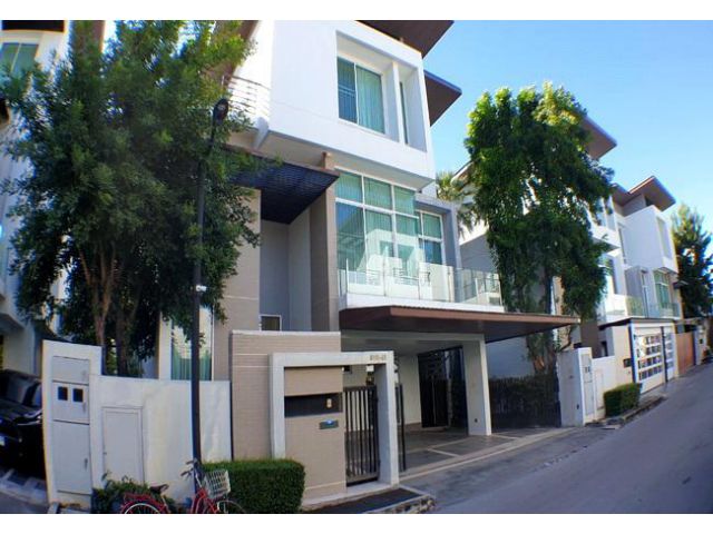 ขายบ้านเดี่ยว หมู่บ้านเนอวานา บียอนด์ พระราม 9 เนื้อที่ 50 ตร.ว. แต่งสวย พร้อมอยู่