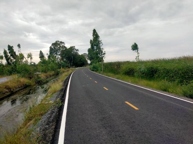 ขายที่ดิน281ตรว.เหมา 450000-ติดถนนลาดยาง+คลอง ต.ห้วยม่วง อ.กำแพงแสน จ.นครปฐม.เหมาะทำบ้านพัก/ร้านอาหารใก้ลถนนเด่นมะขาม