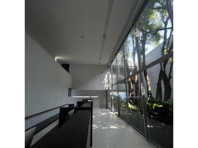 ขายโฮมออฟฟิศ 3 ชั้น มีบรรยากาศสวนส่วนตัวในอาคาร ย่านพัฒนาการ 58