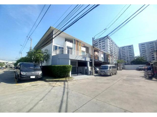 ขายทาวน์เฮ้าส์ หมู่บ้านซิตี้เซนส์ วัชรพล เนื้อที่ 20 ตร.ว. หลังมุม ต่อเติม พร้อมอยู่