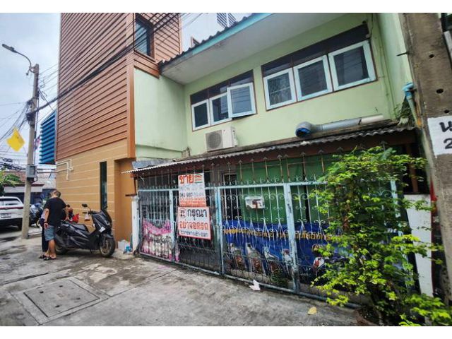 ขายทาวน์เฮ้าส์ หมู่บ้านการเคหะทุ่งสองห้อง เนื้อที่ 20 ตร.ว. ทำเลดี เข้าออกได้หลายเส้นทาง